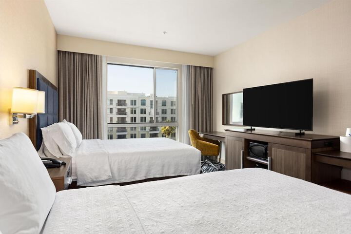 Hampton Inn & Suites Los Angeles - Glendale