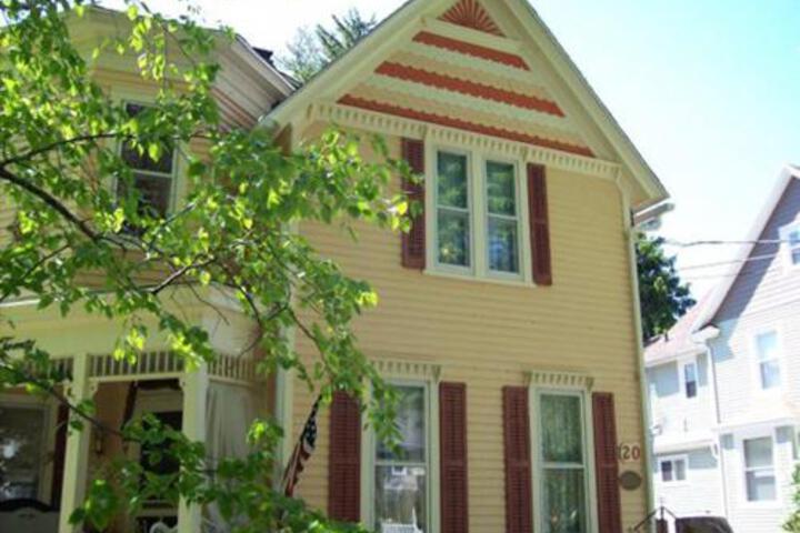 Twenty Woodlawn Bed & Breakfast