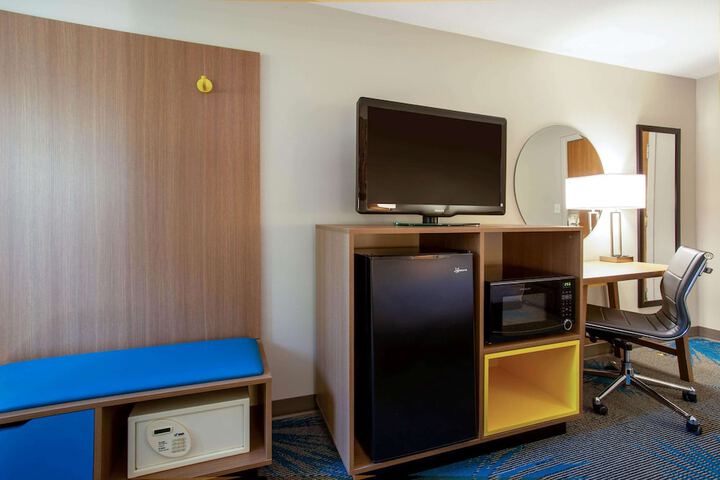 Room 44 of 63