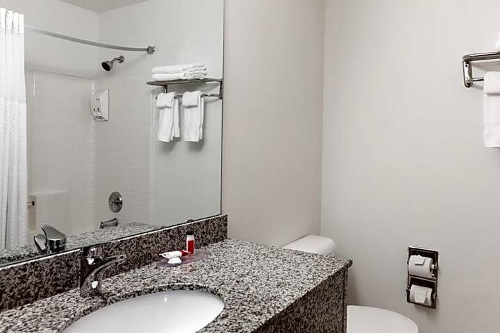 Super 8 by Wyndham Gresham / Portland Area OR