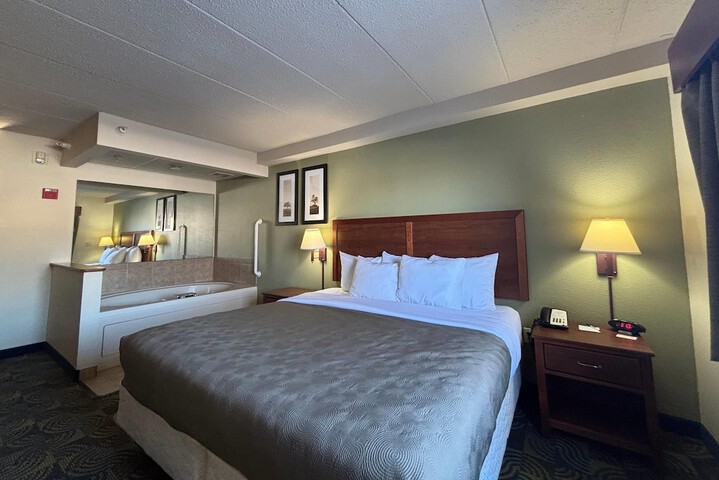 AmericInn by Wyndham Kewanee