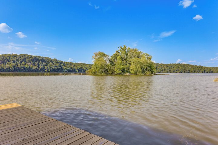 Waterfront Wheeler Lake Home w / Furnished Deck