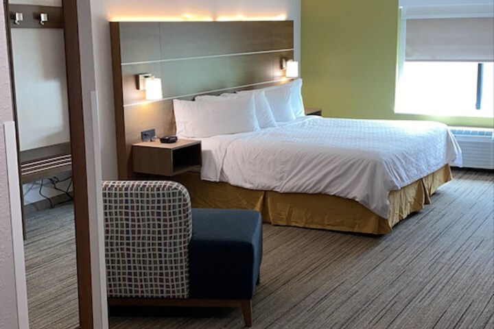 Holiday Inn Express Hotel & Suites Weston by IHG