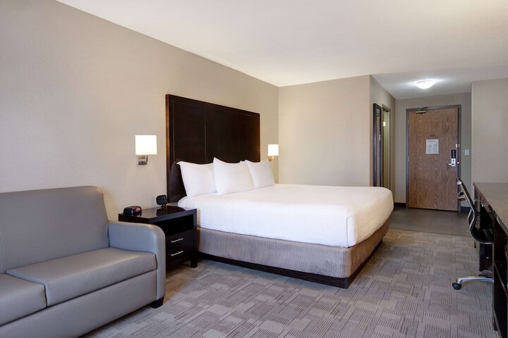 Days Inn by Wyndham Medicine Hat