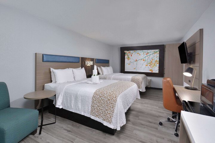 Room 72 of 118