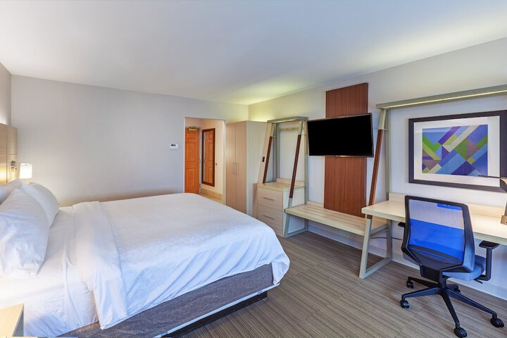 Room 17 of 40