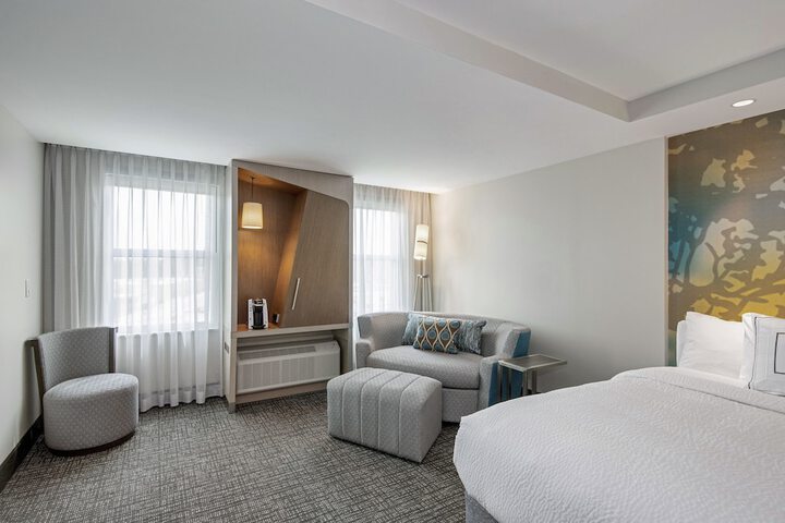Courtyard by Marriott Raleigh Cary / Parkside Town Commons