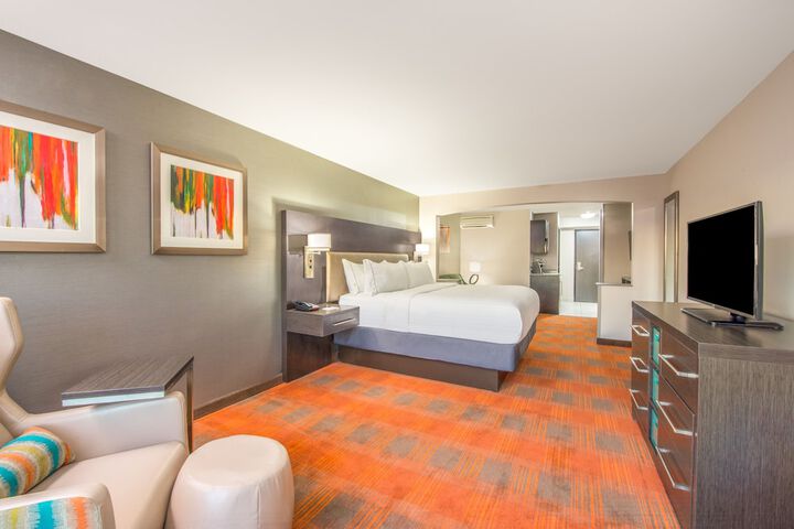 Holiday Inn Express & Suites Shawnee-Kansas City West by IHG