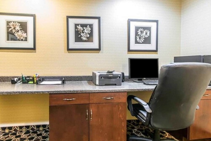 Business Center 61 of 61