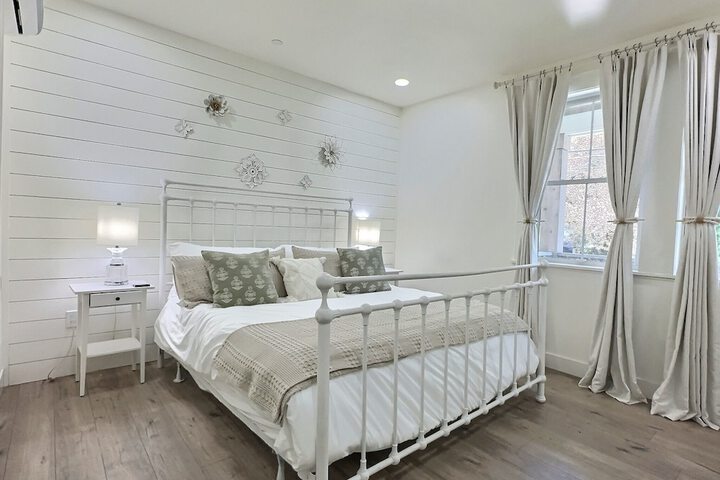 Serene 5BR Farmhouse Retreat Shoreline
