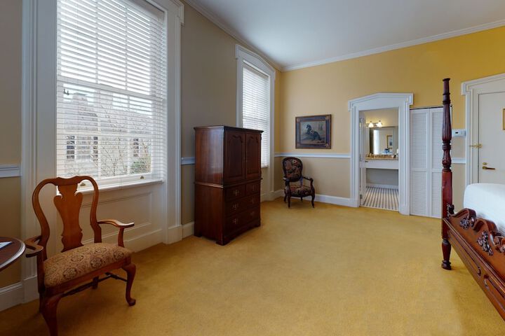 Room 65 of 170