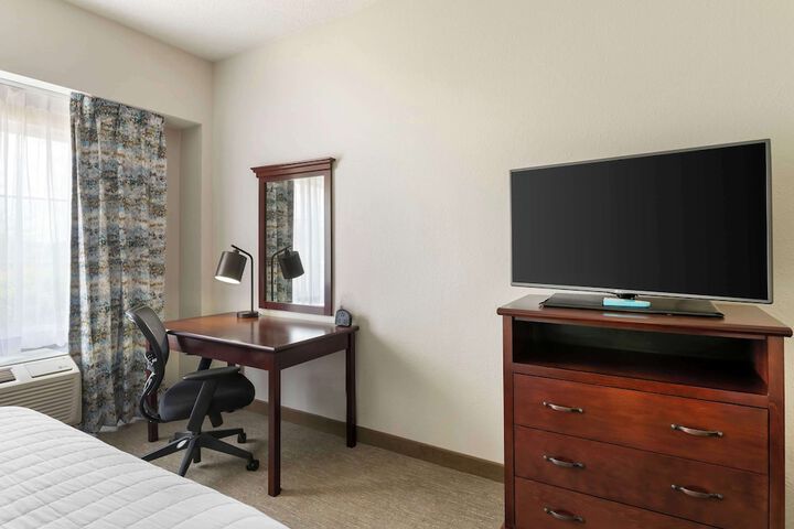 Room 11 of 28