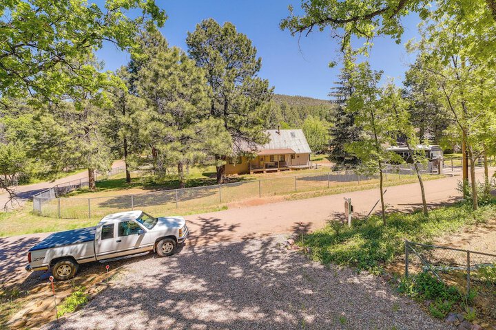 Strawberry Cabin Rental w / Deck & Mountain Views!