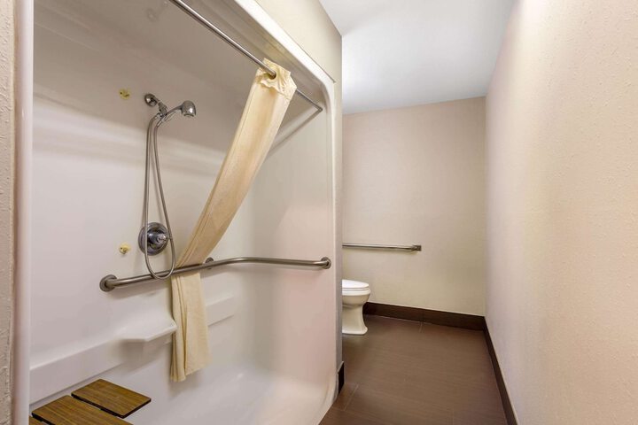 Room 18 of 24