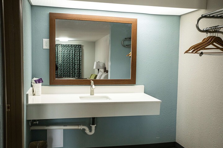 Room 21 of 27