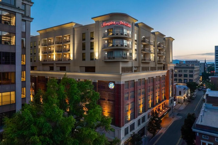 Hampton Inn & Suites Roanoke-Downtown