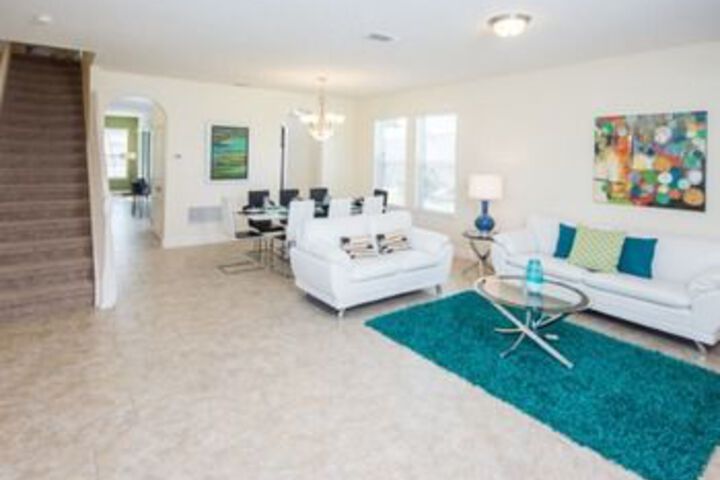 Oakview 4213 6 Br Villa by RedAwning