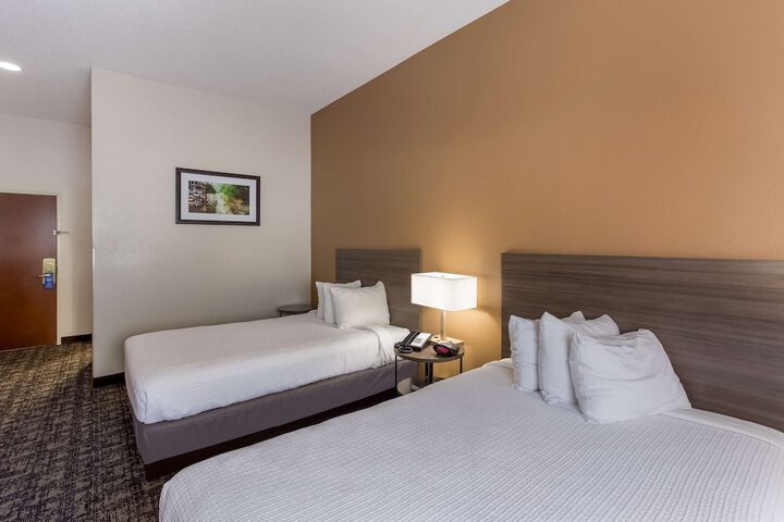 Room 8 of 28