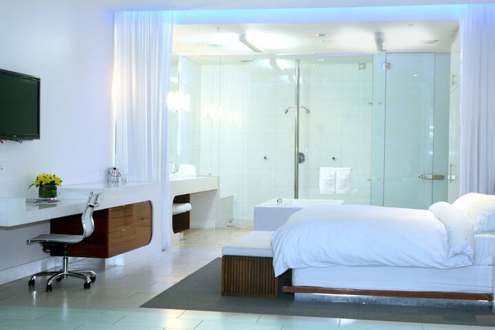 Room 27 of 40