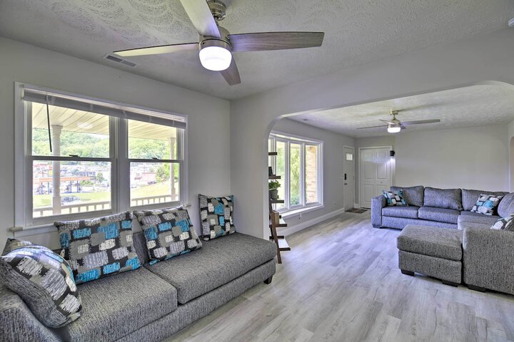 Bluefield Retreat w / Pool Table: Near Parks!
