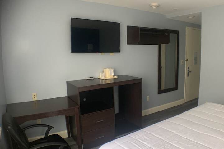 Room 7 of 16