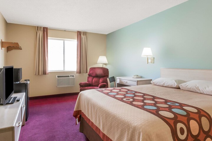 Room 6 of 14