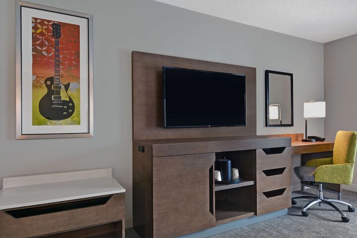 Room 34 of 48