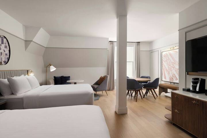 Room 70 of 131