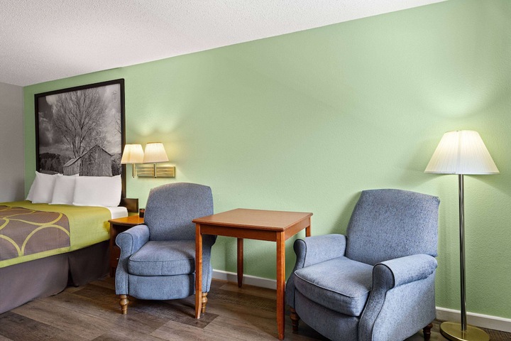 Room 15 of 40