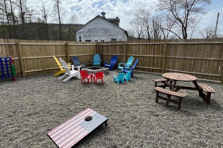 2 Bed Berkshire Apt minutes to Jiminy Peak Ski