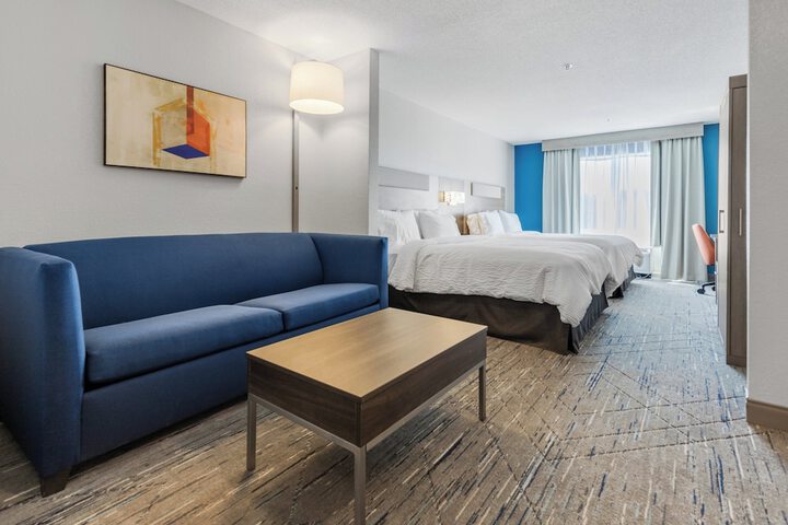 Holiday Inn Express & Suites Starkville by IHG