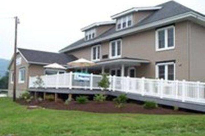 HERITAGE SUITES