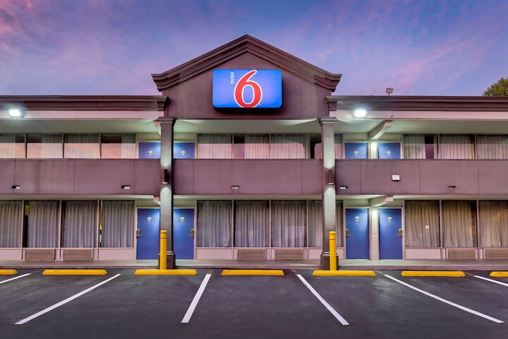 Hotel 6 of 40