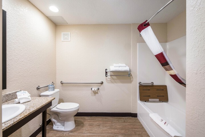 Room 16 of 40