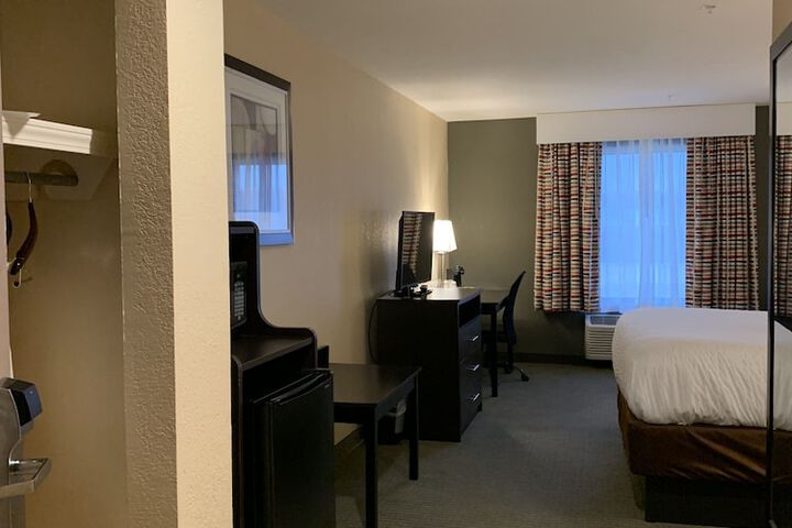 Room 32 of 44