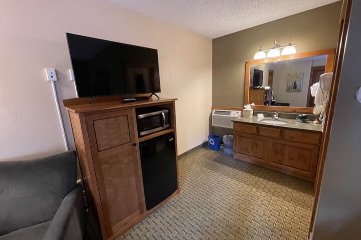Room 42 of 191