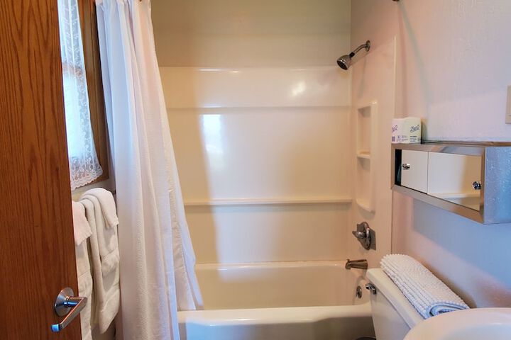 Room 28 of 115