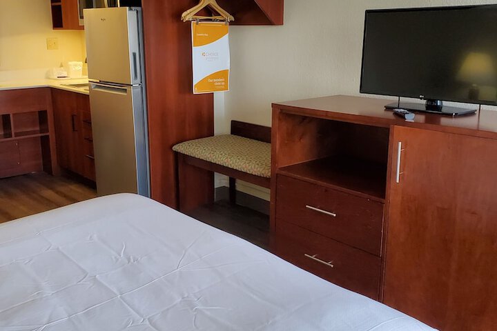 Room 17 of 27