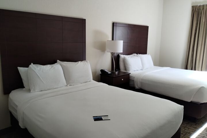 Cobblestone Hotel & Suites - Greenville
