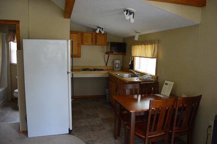 Kennebunk Gallery Motel & Cottages