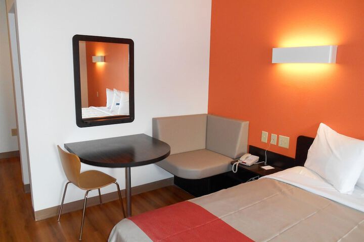 Room 32 of 41