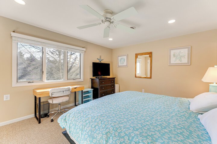 Walk to Bethany Beach Boardwalk: Coastal Retreat