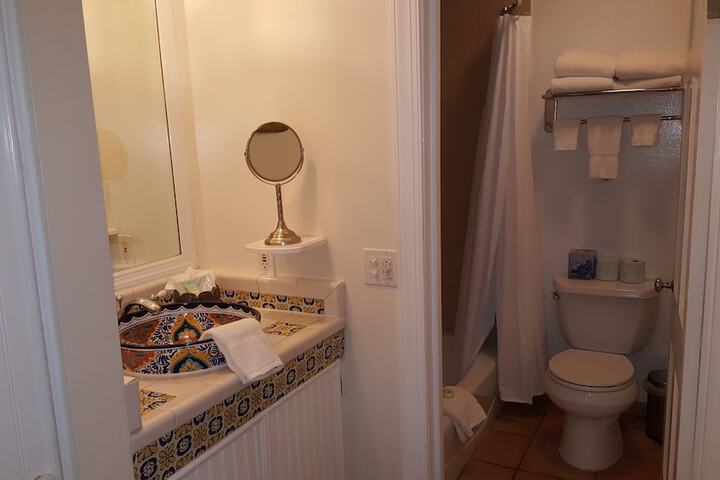 Room 204 of 392