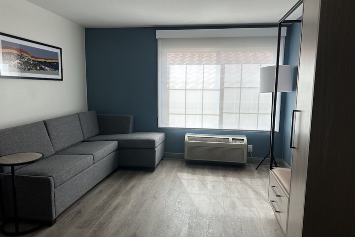Room 60 of 76