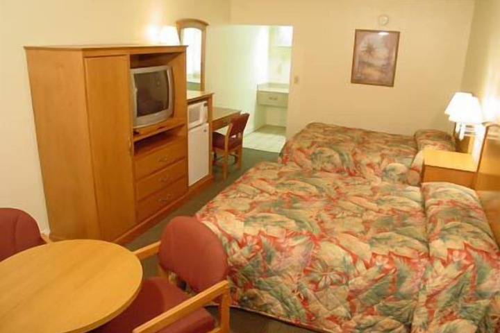 Wildwood Inn Tropical Dome & Theme Suites