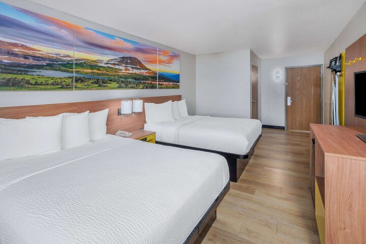 Room 8 of 28