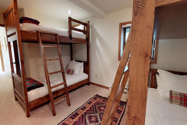 Room 200 of 361