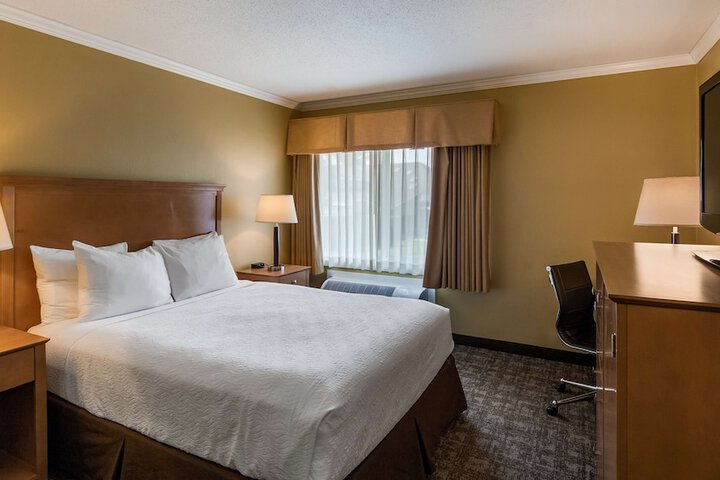 Best Western Plus Windjammer Inn & Conference Center