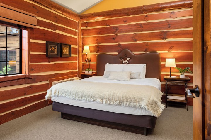bantr Grand Hotel Wausau - Rothschild