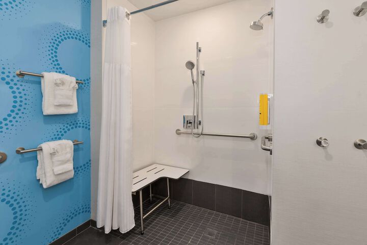 Tru by Hilton Comstock Park Grand Rapids